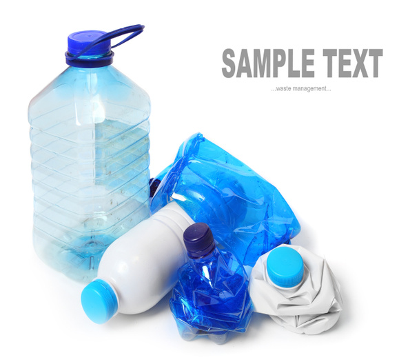 Grupa puste butelki plastikowe. koncepcja ochrony środowiska - odpady recykling. - Zdjęcie, obraz