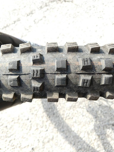 Kerékpár gumiabroncs tárgy a háttérben - Fotó, kép