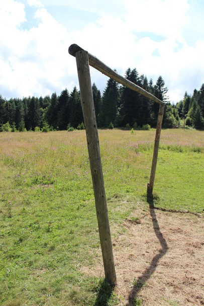 wry football gate in rural field in village - Foto, Imagen