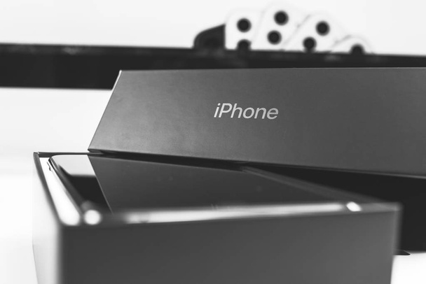 Unboxing un nuovo fiore all'occhiello Apple iPhone 11 Pro Max
 - Foto, immagini