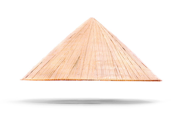 bambusz kalapot a trópusi célpont eléréséhez - Fotó, kép