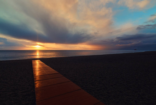 leerer Strand von Calahonda an der Costa del Sol - Foto, Bild