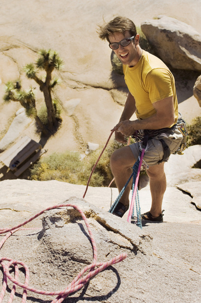 Climber with Ropes on Cliff - Foto, imagen