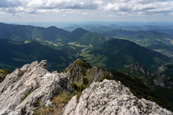 Velky Rozsutec Mala Fatra montanhas na Eslováquia
 - Foto, Imagem