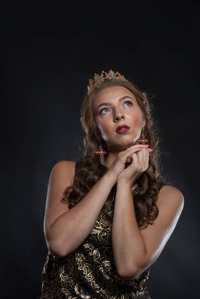Beautiful young woman with crown on head posing in studio - Zdjęcie, obraz