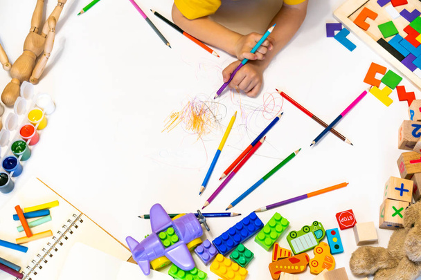  Okul öncesi ve anaokulu çocukları için eğitici oyuncaklar - Fotoğraf, Görsel