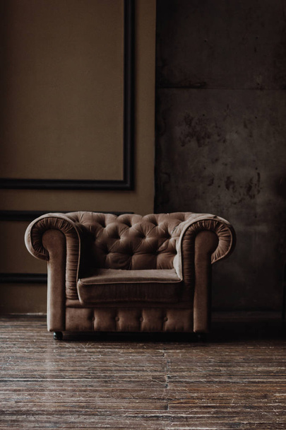 Brown armchair in loft studio - Foto, afbeelding