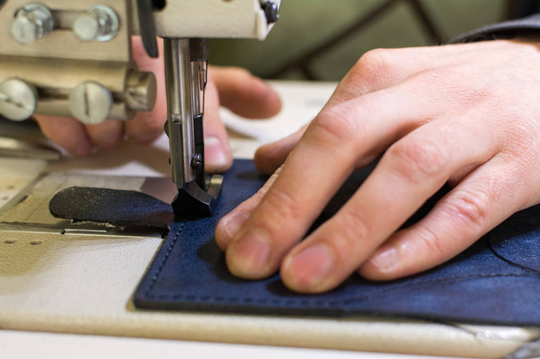 professional production sewing machine close-up, leather production, hand seamstress, hand tailor - Foto, immagini