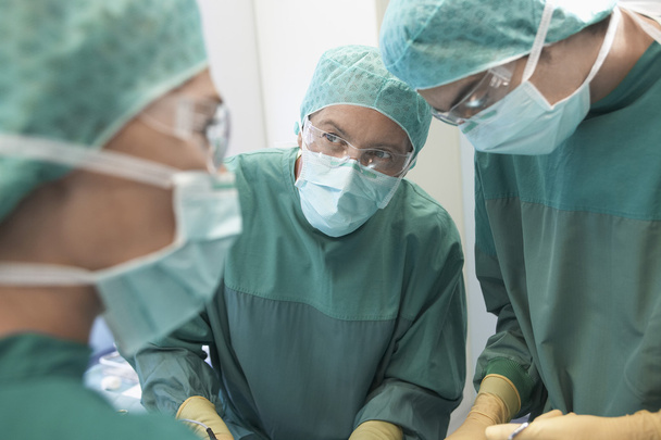 Physicians in Surgery operating - Foto, afbeelding