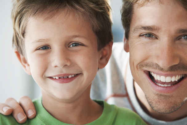 Father and son smiling together - Foto, imagen