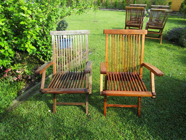 oiled garden chairs and oiled - Foto, afbeelding