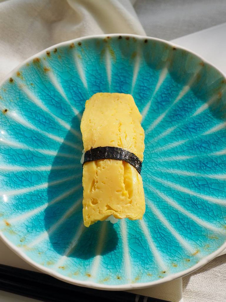 Japanilainen perinteinen ruoka Egg sushi
 - Valokuva, kuva