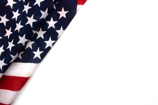 Amerikan lippu tasainen makasi eristetty valkoisella pohjalla. Presidenttien päivä, itsenäisyyspäivä, veteraanipäivä, työpäivä, muistopäivä, juhlakonsepti. Malli web, sosiaalinen media. Varastossa kuva
. - Valokuva, kuva