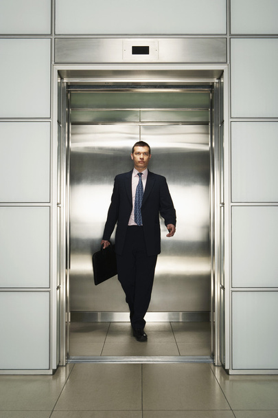 Businessman Exiting Elevator - Фото, зображення