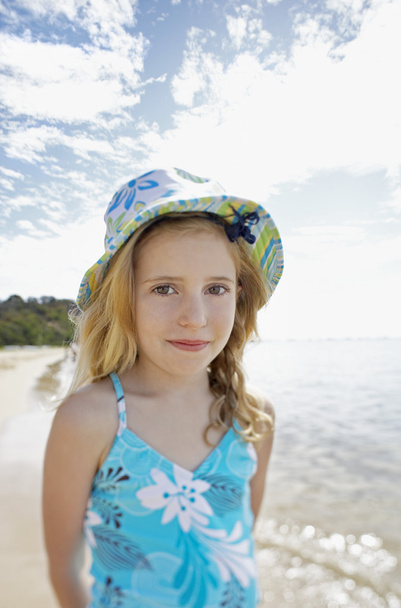 Girl standing on beach  - Foto, imagen