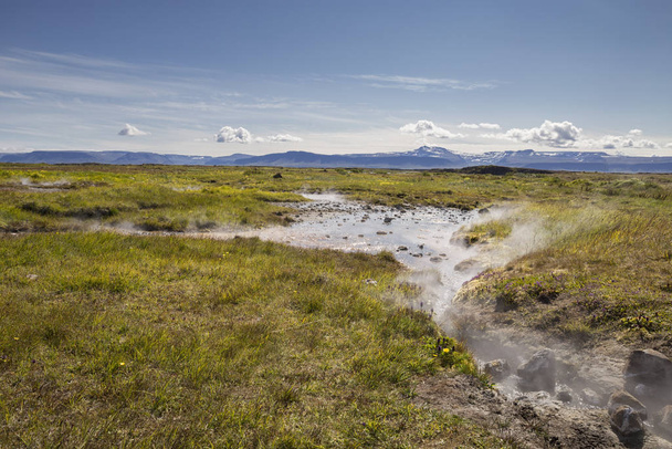 the picture shows a hot spring in iceland. - Φωτογραφία, εικόνα