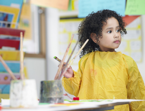 Girl painting in art class - Фото, изображение