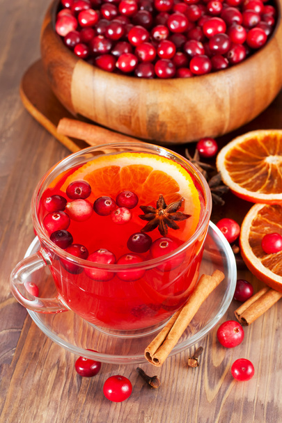 Hot mulled wine with cranberries and orange - Foto, immagini