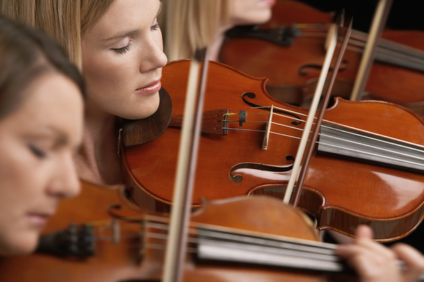 Women Playing Violins - Zdjęcie, obraz