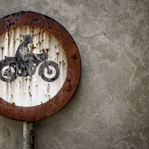 Road sign ban for motorcycles, rusted from the elements. - Φωτογραφία, εικόνα