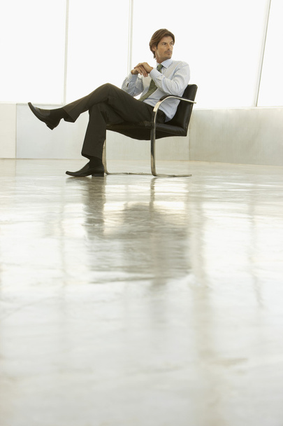 Businessman in empty conference room - Foto, Imagem