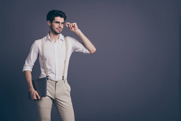 Portrait of gorgeous man entrepreneur ready work in startup hold laptop stare copyspace touch spectacles wear classy outfit isolated over grey color background - Φωτογραφία, εικόνα