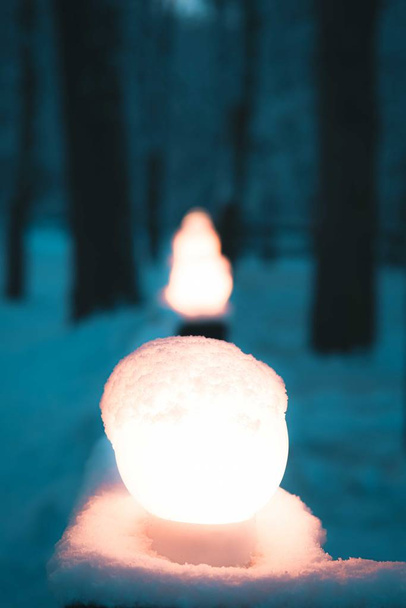 poste de lámpara nevada
 - Foto, Imagen