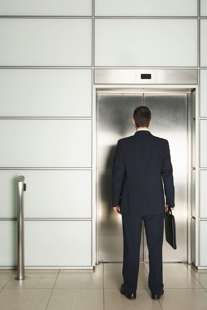 Businessman Waiting for Elevator - Foto, imagen