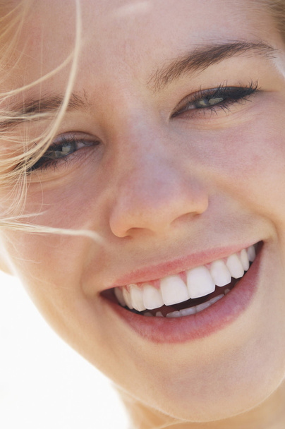 Smiling Young Woman - Fotografie, Obrázek