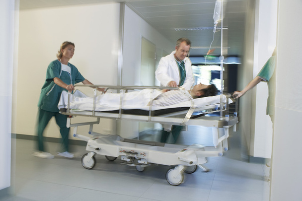 Doctors Moving Patient on gurney - Valokuva, kuva