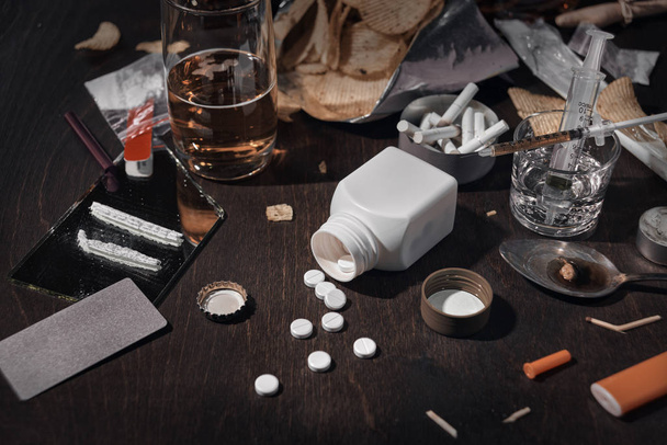 Drugs and alcohol on the table - Photo, image