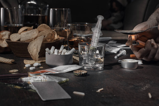 Drugs and alcohol on the table - Foto, imagen