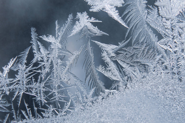 冬のガラスの霜パターン - 写真・画像