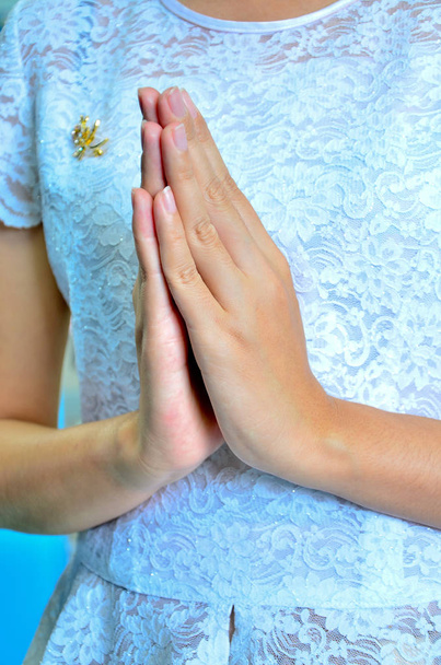 woman hands with blue manicure on the background of the spa salon - Foto, imagen