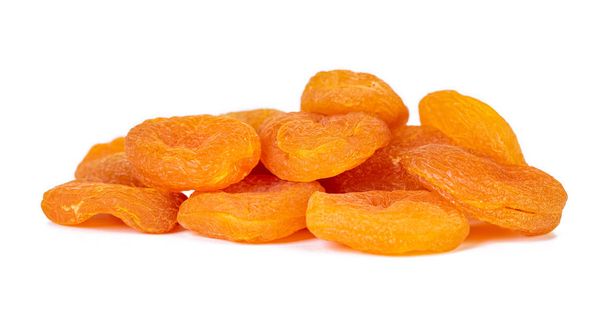 Сушені абрикоси ізольовані на білому тлі. Здорова їжа
. - Фото, зображення