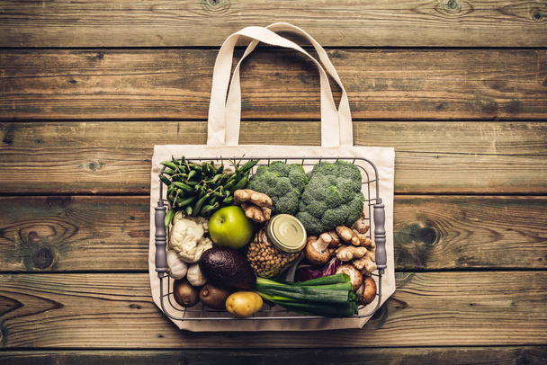 Környezetbarát élelmiszer vásárlás vagy főzés koncepció Műanyag ingyenes életmód - Fotó, kép