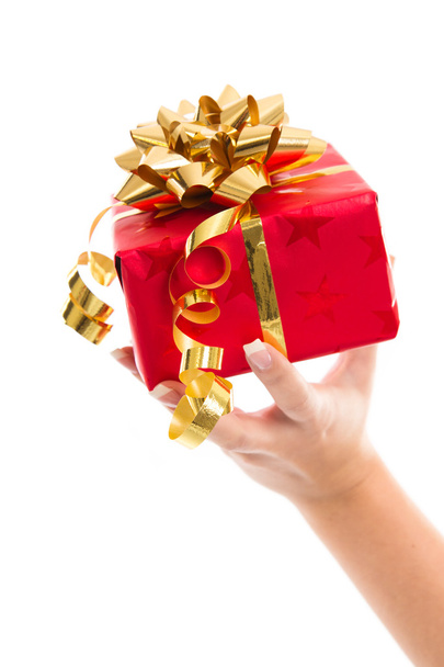 nő gazdaság piros ajándék doboz - Fotó, kép