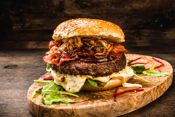 bbq burger with bacon,onions and dark beer sauce - Фото, зображення