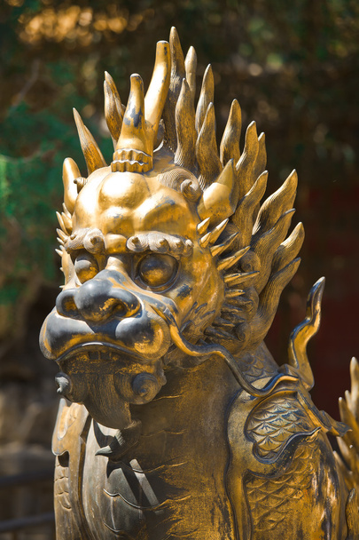 León de bronce en jardín emperador de China
 - Foto, imagen