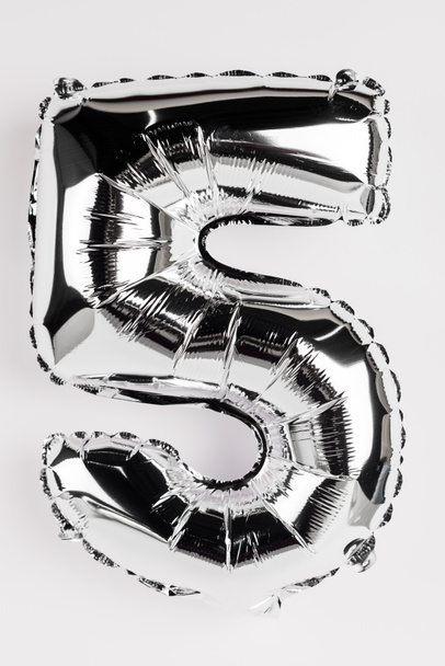 Silver balloon in shape of five number on grey background - Фото, зображення