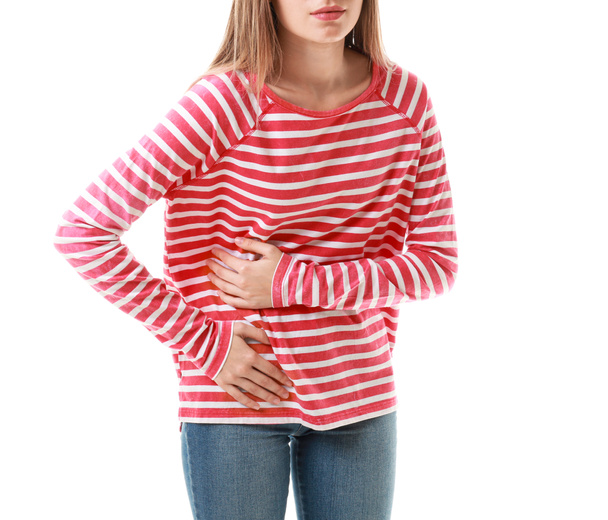 Junge Frau leidet unter Bauchschmerzen auf weißem Hintergrund - Foto, Bild
