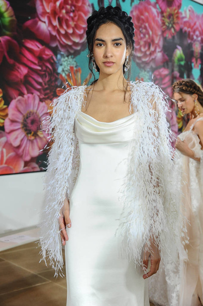 NEW YORK, NY - OCTOBER 5: A model posing backstage before the Ines Di Santo Fall 2020 Bridal Runway Show on OCTOBER 5, 2019 in New York City. - 写真・画像