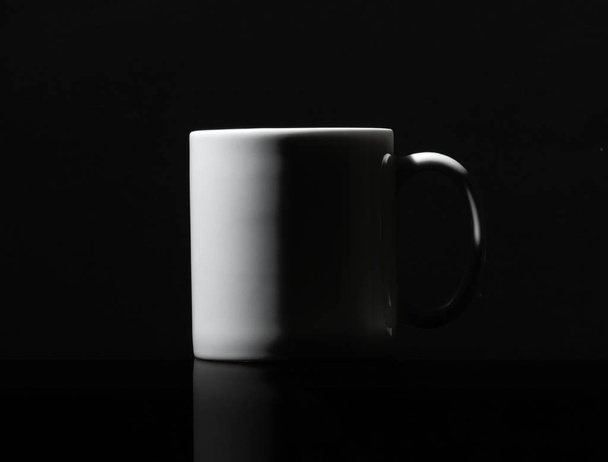 Low-key of whith mug - Φωτογραφία, εικόνα