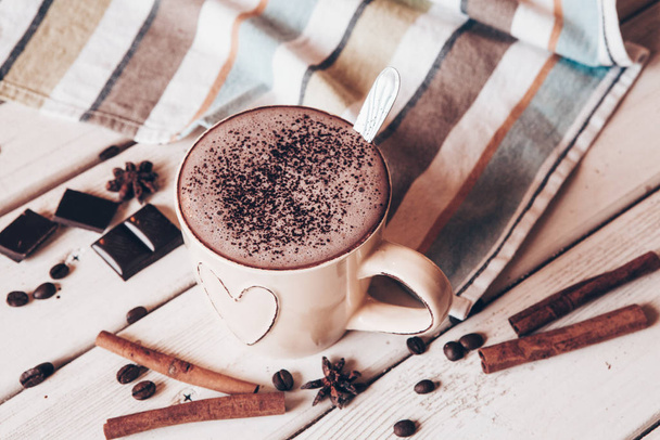 Two cups of hot cocoa with marshmallows and cinnamon sticks on wooden background. Love. Cocoa drink. Valentines day treat ideas. - Fotoğraf, Görsel