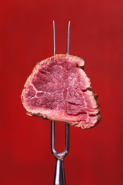 steak on a serving fork - Foto, Imagen