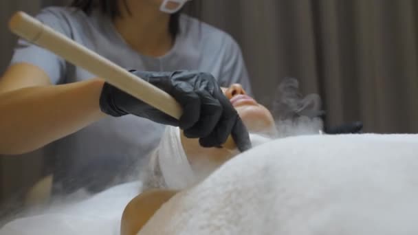a beautician in the office carries out procedures - Footage, Video