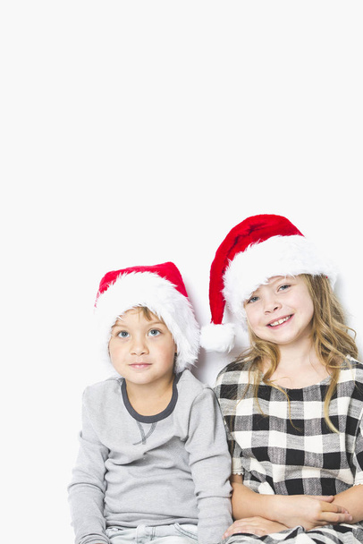 happy christmas kids in santa hat on white background - Foto, imagen