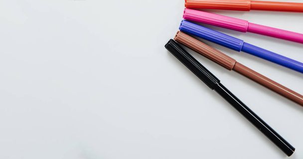 Different colored markers. Mazapples in various colors arranged in a row. Concept of homework, return to school. Supplying school equipment. - Photo, Image