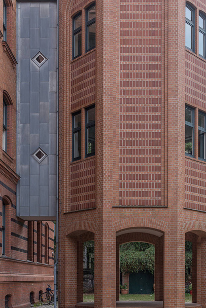 facade of a brick building - Foto, immagini