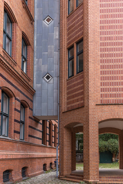 facade of a brick building - Fotoğraf, Görsel